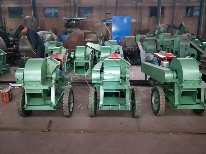 Wood crusher with wheels