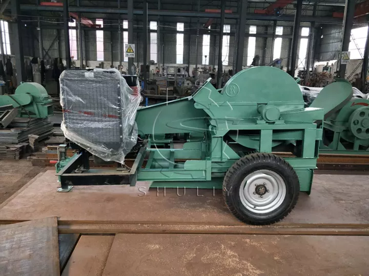 Mobile type wood chipper