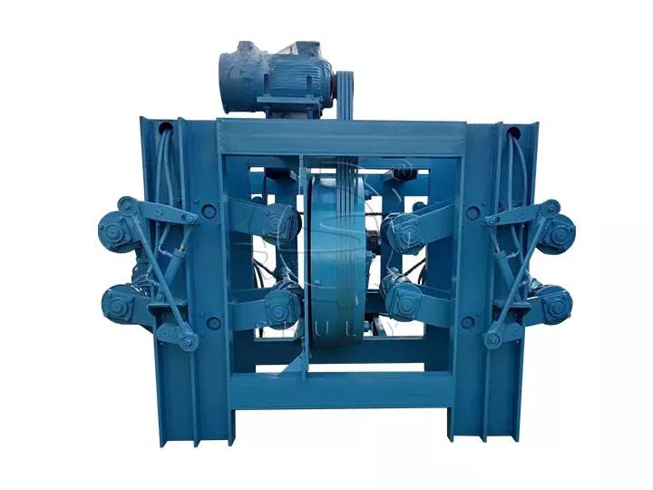Wood debarker machine for wood chip production