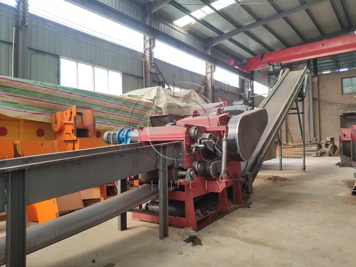 drum wood chipper with conveyor