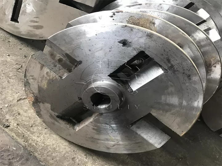 flat rotating disk of wood chipper