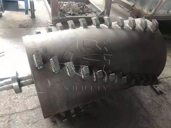 inner cutting device of comprehensive crusher